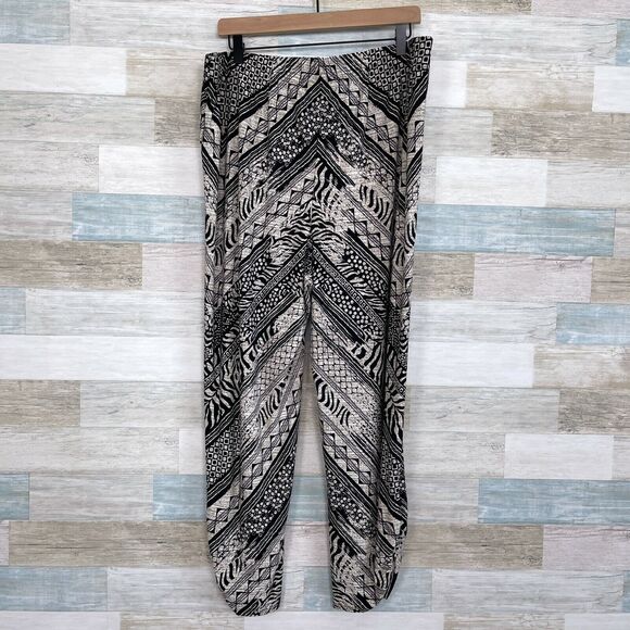 Chicos Ruched Hem Pull On Ankle Pants Beige Black Tribal Stretch Womens XL 3 - Picture 4 of 8